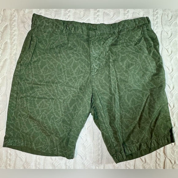 Uniqlo Other - BOGO—UNIQLO Flat Front Green Banana Leaf Print Shorts